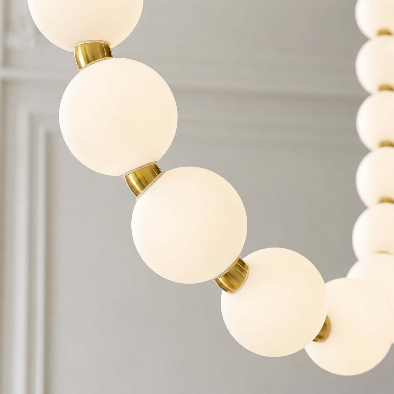 Pearl Necklace Chandelier – Brass Modern Dining Fixture – Vinlighting