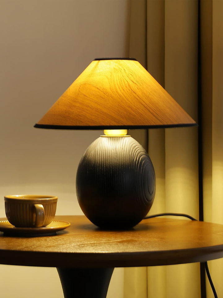 Penna Table Lamp - Wooden Modern Lamp for Bedroom | Vinlighting | Vinlighting