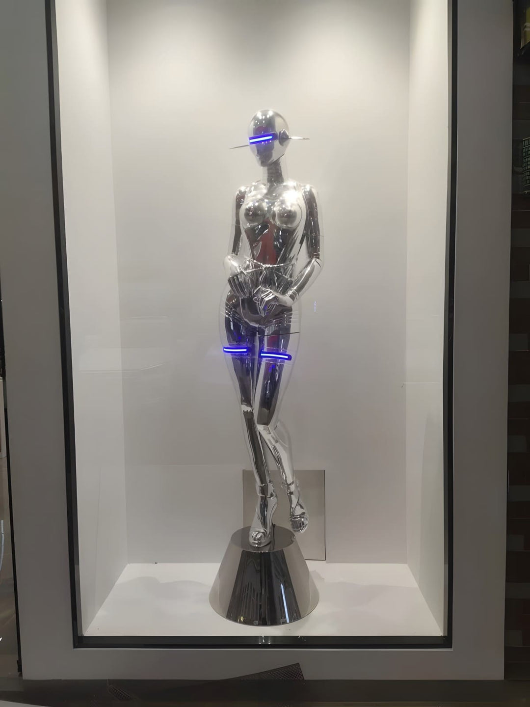 Qelvix Goddess Floor Lamp - Resin Sculpture Decorative Lighting