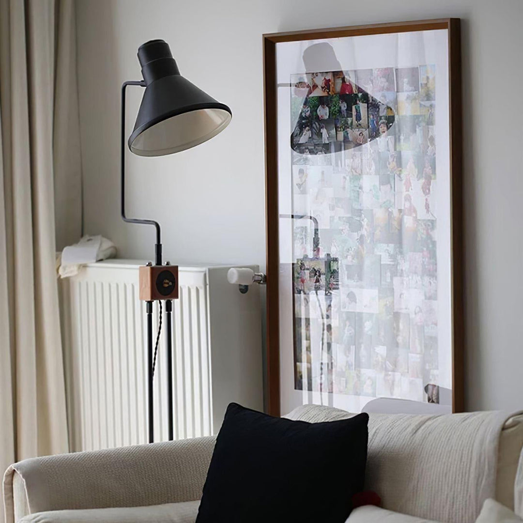Retro Toia Floor Lamp - Stylish Black Shade & Artistic Design | Vinlighting | Vinlighting