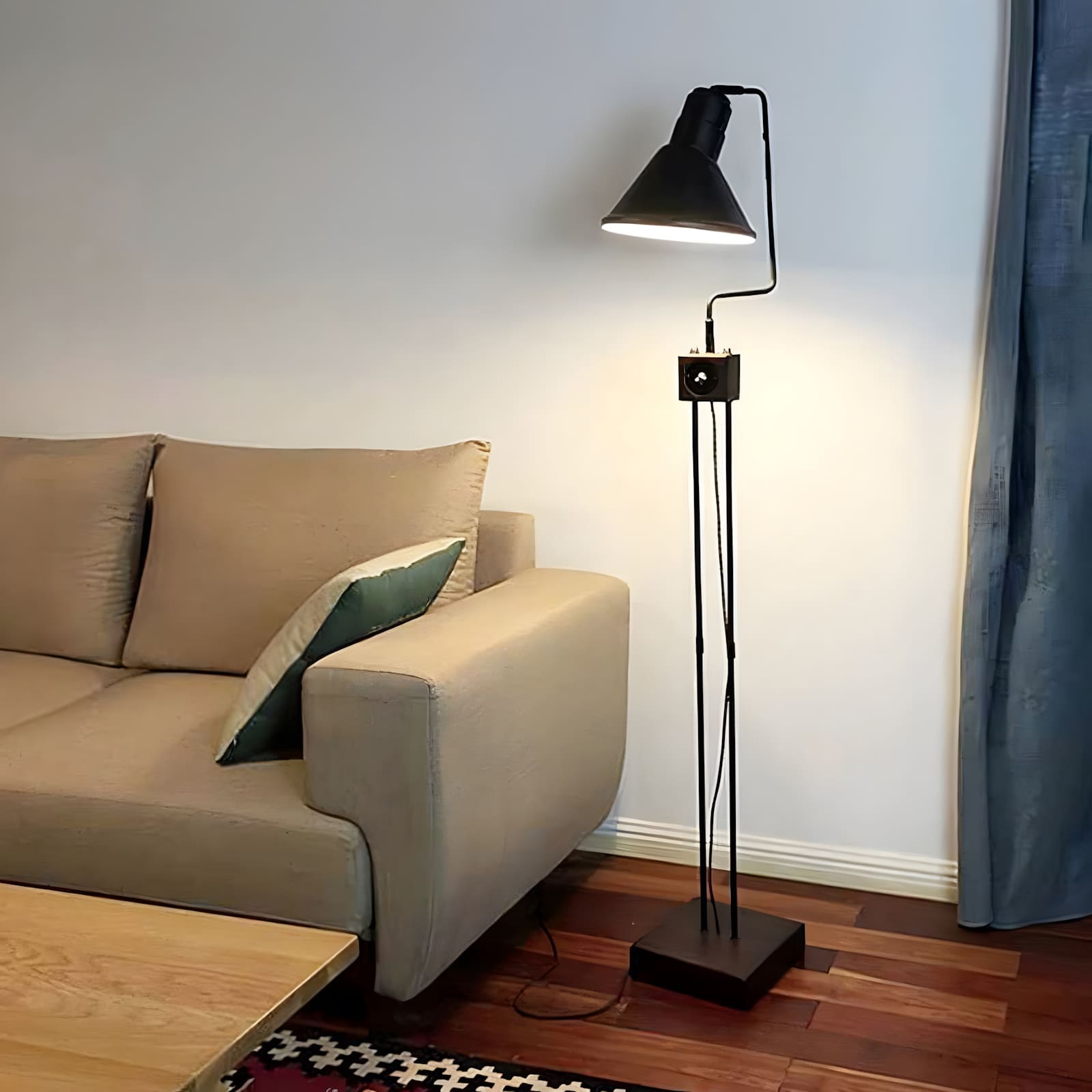 Retro Toia Floor Lamp