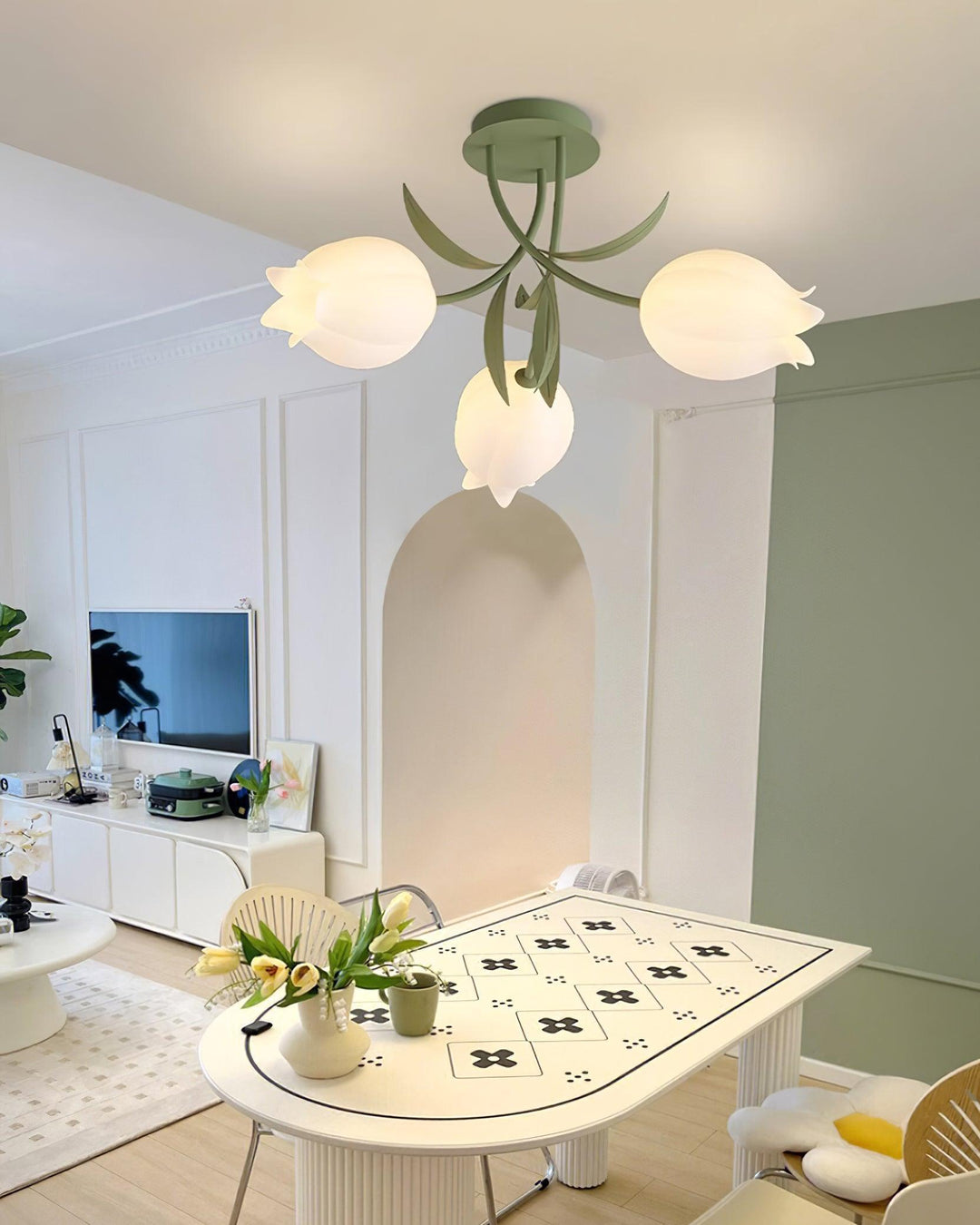 Ricko Ceiling Light – Cream Lily Flower Ceiling Fixture | Vinlighting | Vinlighting