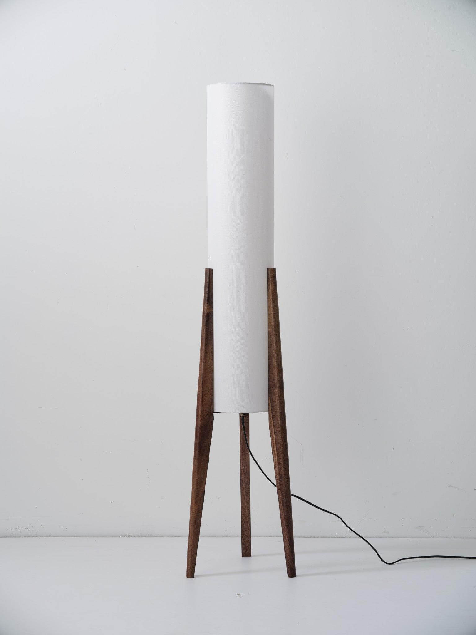 Rocket Tripod Floor Lamp – Minimalist Japanese-Inspired Lighting