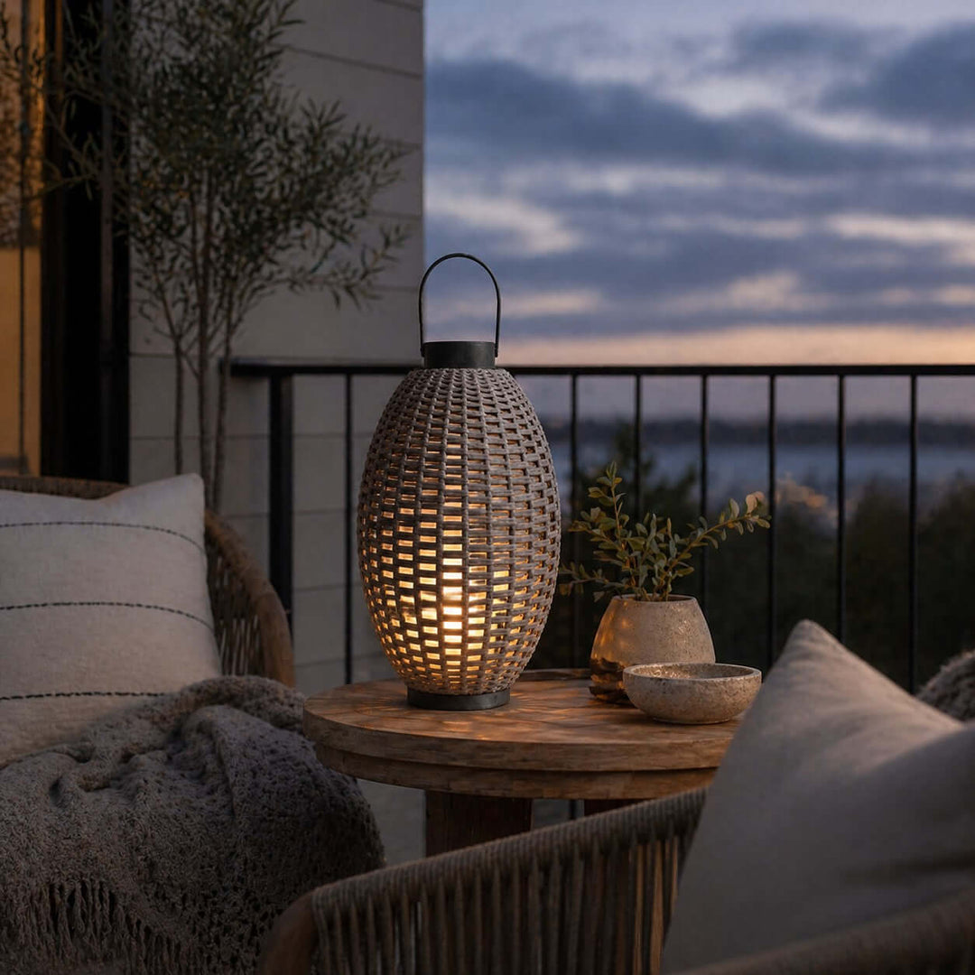 Roveni Outdoor Garden Lamp - Stylish Lantern Solar Light