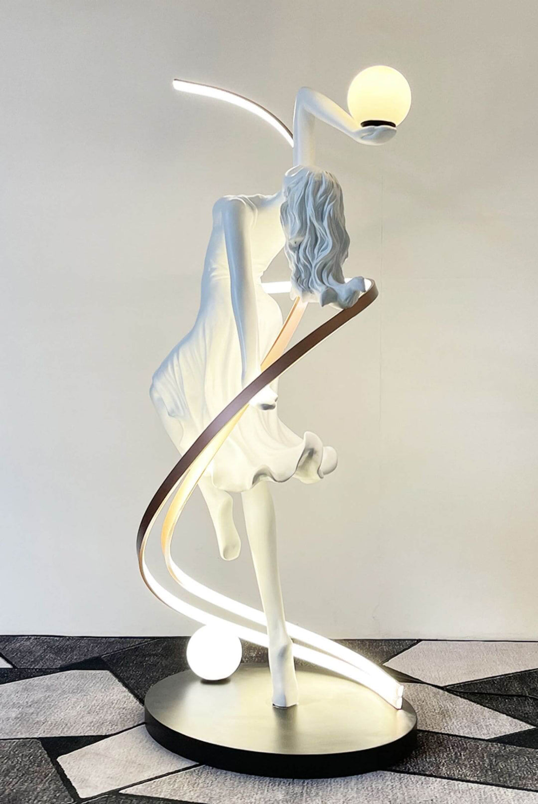 Seralya Sculpture Floor Lamp – Art Deco Sculpture Lighting