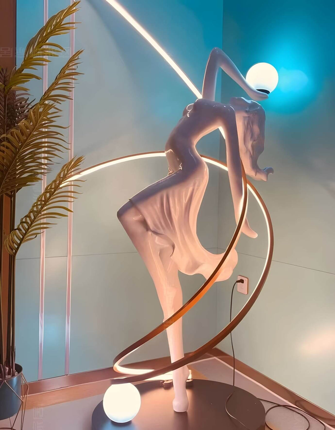 Seralya Sculpture Floor Lamp – Art Deco Sculpture Lighting