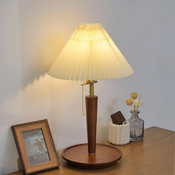 Suki Pleated Wood Table Lamp - Vinlighting | Vinlighting | Vinlighting