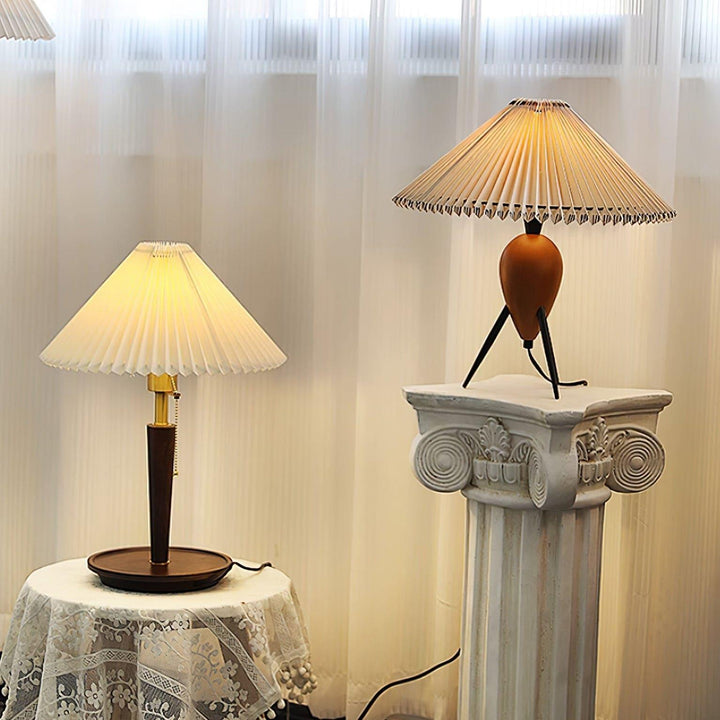 Suki Pleated Wood Table Lamp - Vinlighting | Vinlighting | Vinlighting