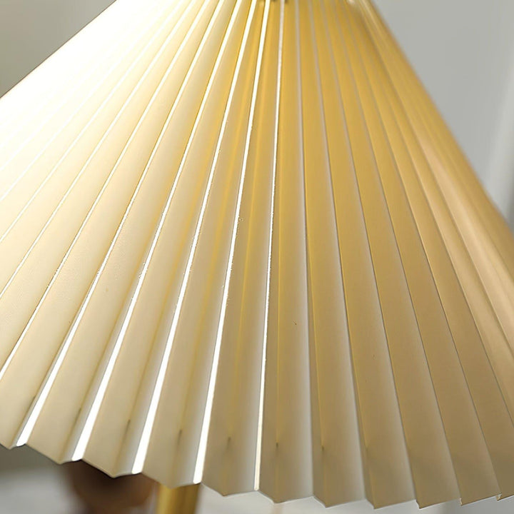 Suki Pleated Wood Table Lamp - Vinlighting | Vinlighting | Vinlighting