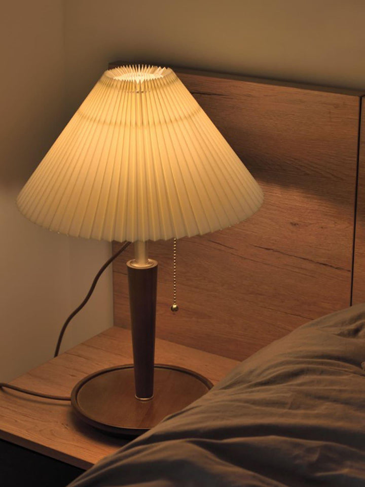 Suki Pleated Wood Table Lamp - Vinlighting | Vinlighting | Vinlighting