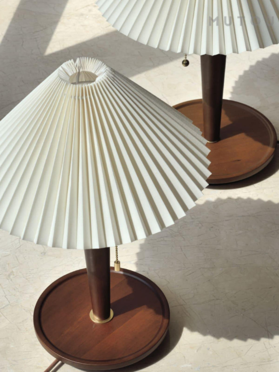 Suki Pleated Wood Table Lamp - Vinlighting | Vinlighting | Vinlighting