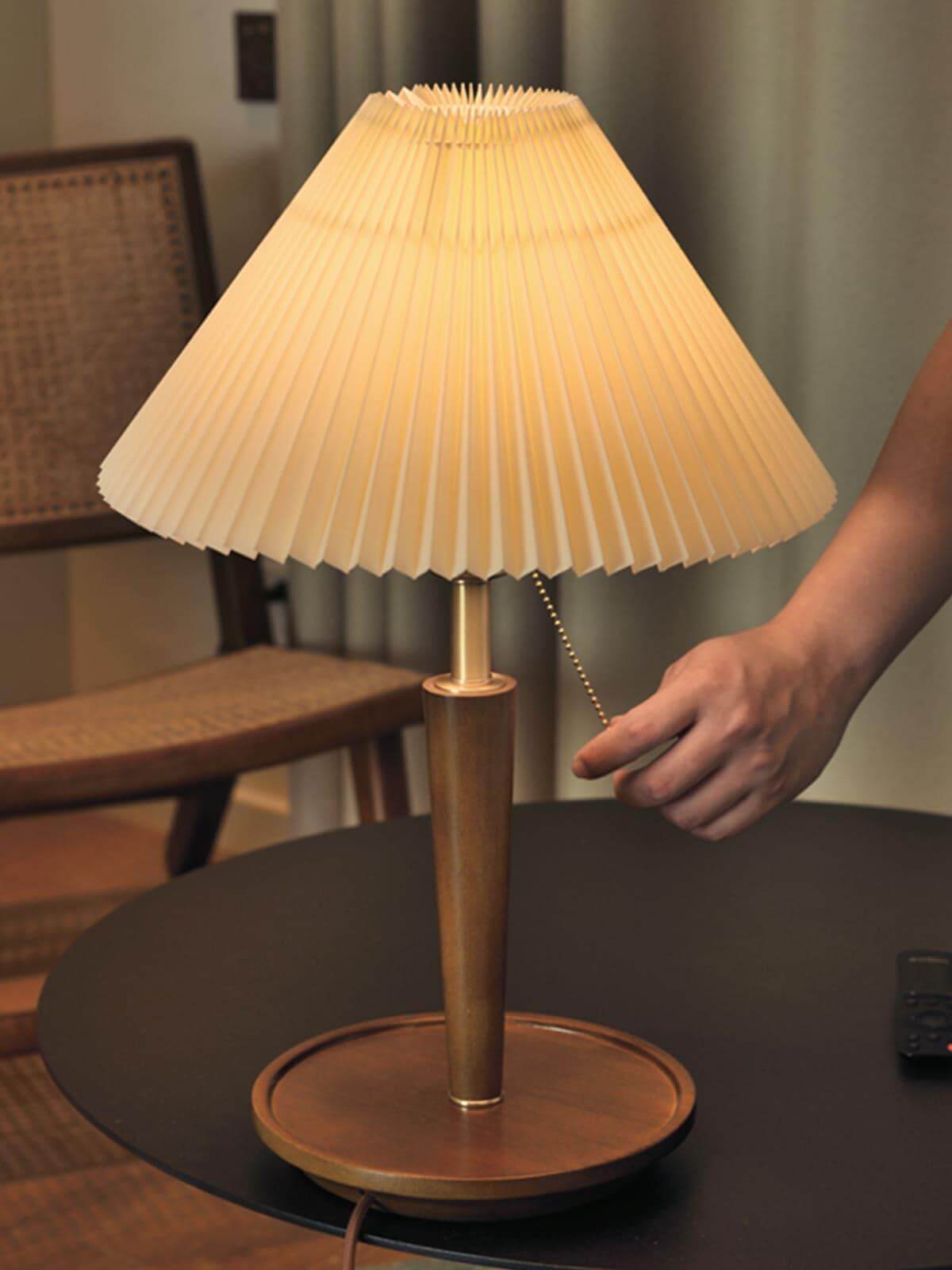 Suki Pleated Table Lamp – Mid Century Wood Accent Light – Vinlighting