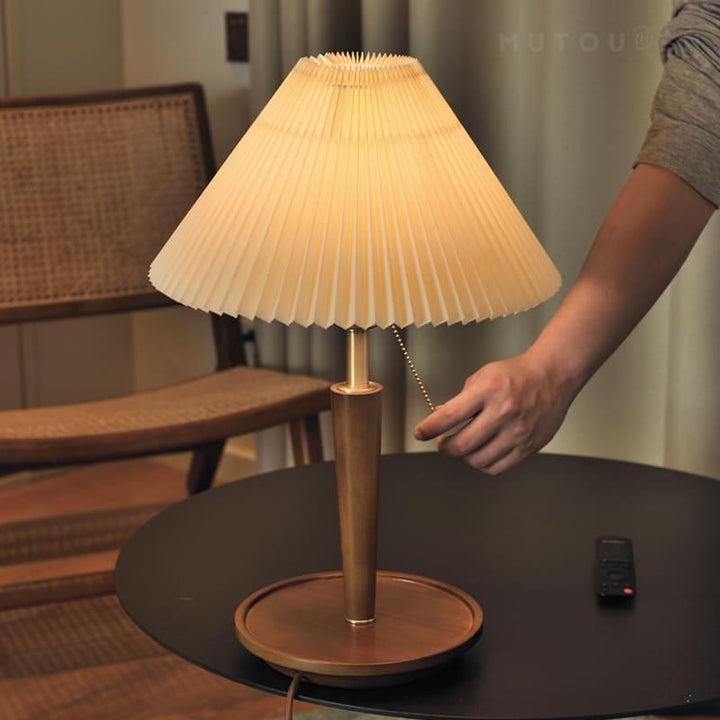 Suki Pleated Wood Table Lamp - Vinlighting | Vinlighting | Vinlighting