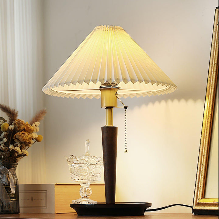 Suki Pleated Wood Table Lamp - Vinlighting | Vinlighting | Vinlighting