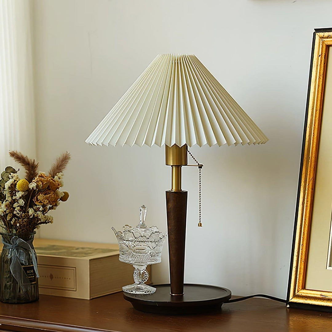 Suki Pleated Wood Table Lamp - Vinlighting | Vinlighting | Vinlighting