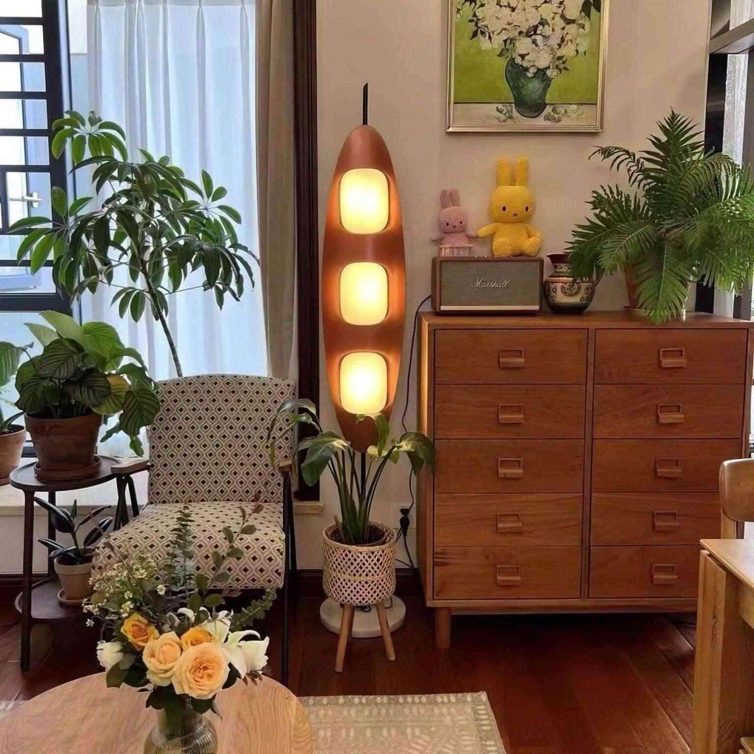 Surfboard Floor Lamp – Retro-Modern Style with Soft Lighting