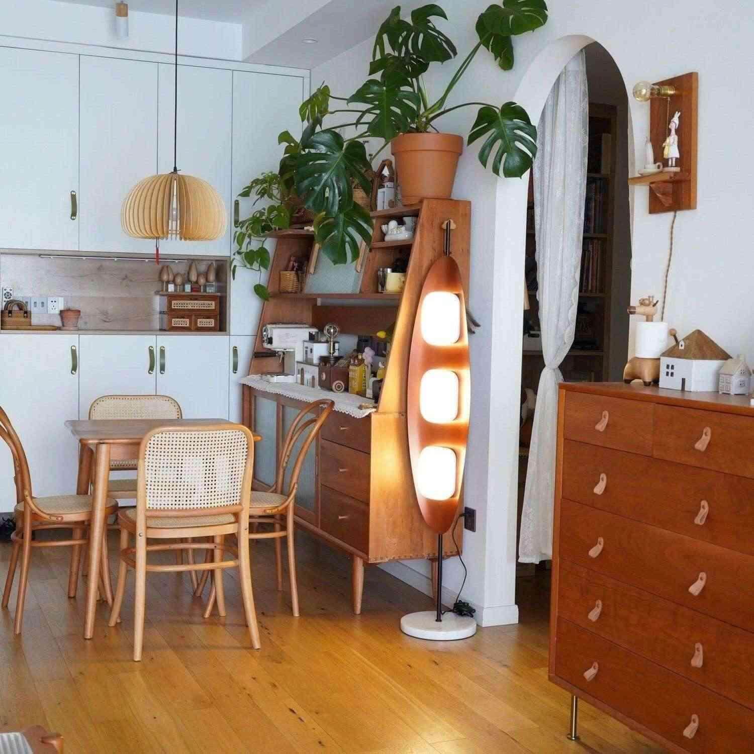 Surfboard Floor Lamp – Retro-Modern Style with Soft Lighting
