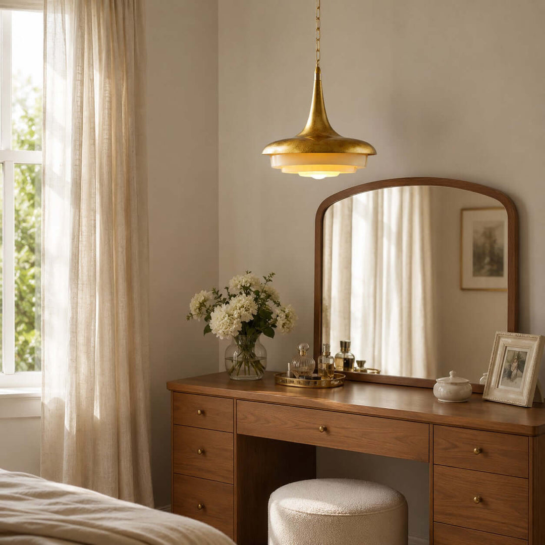 Tavelle Gold Glass Pendant Light for Dining and Reading Nooks | Vinlighting
