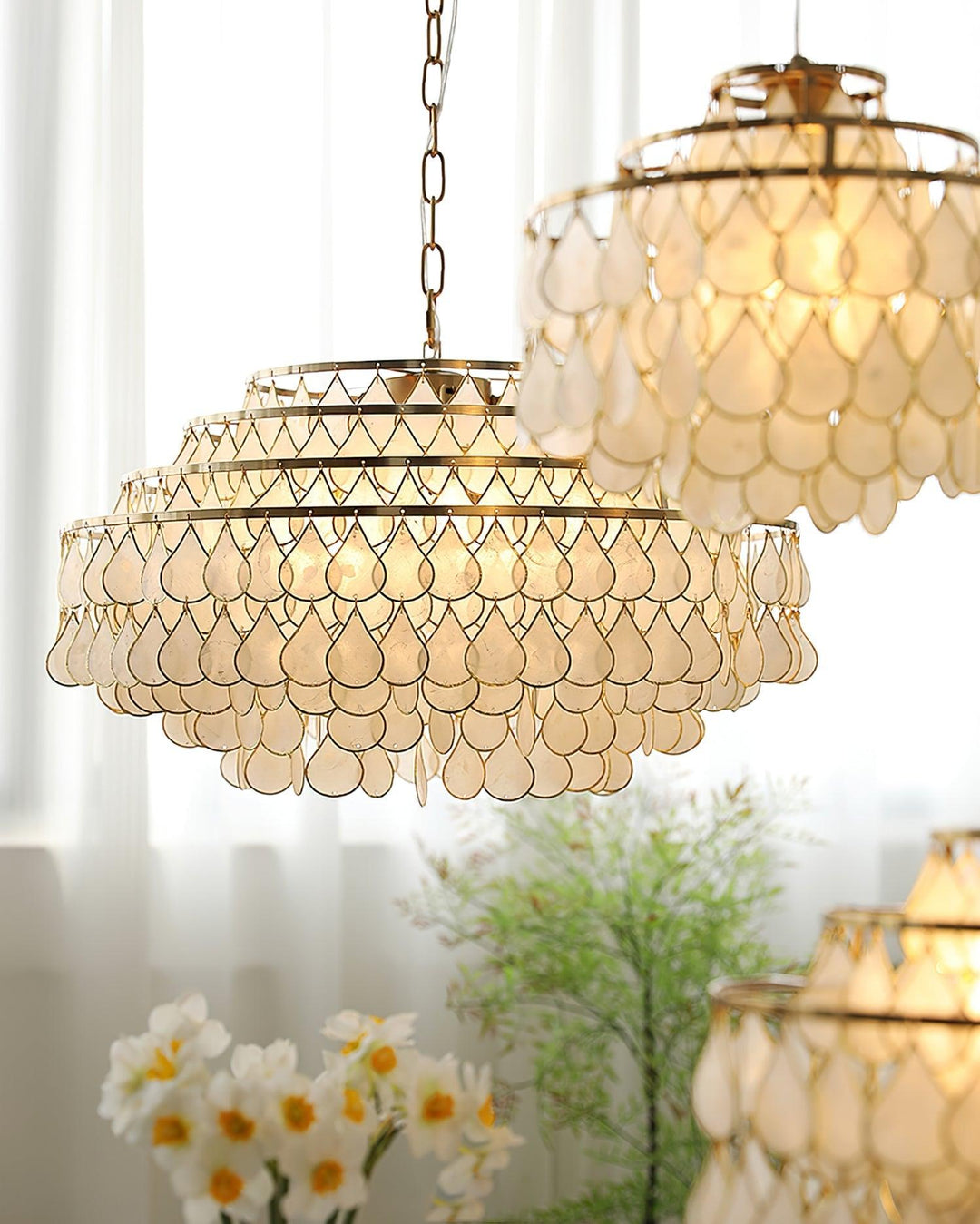 Teardrops Shell Chandelier | Handcrafted Shell Lighting for Elegance | Vinlighting | Vinlighting