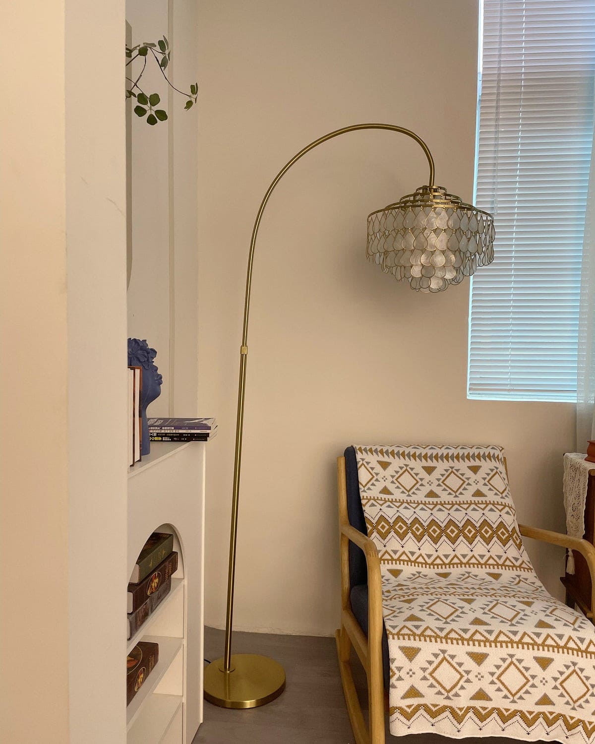 Teardrops Shel Arc Floor Lamp