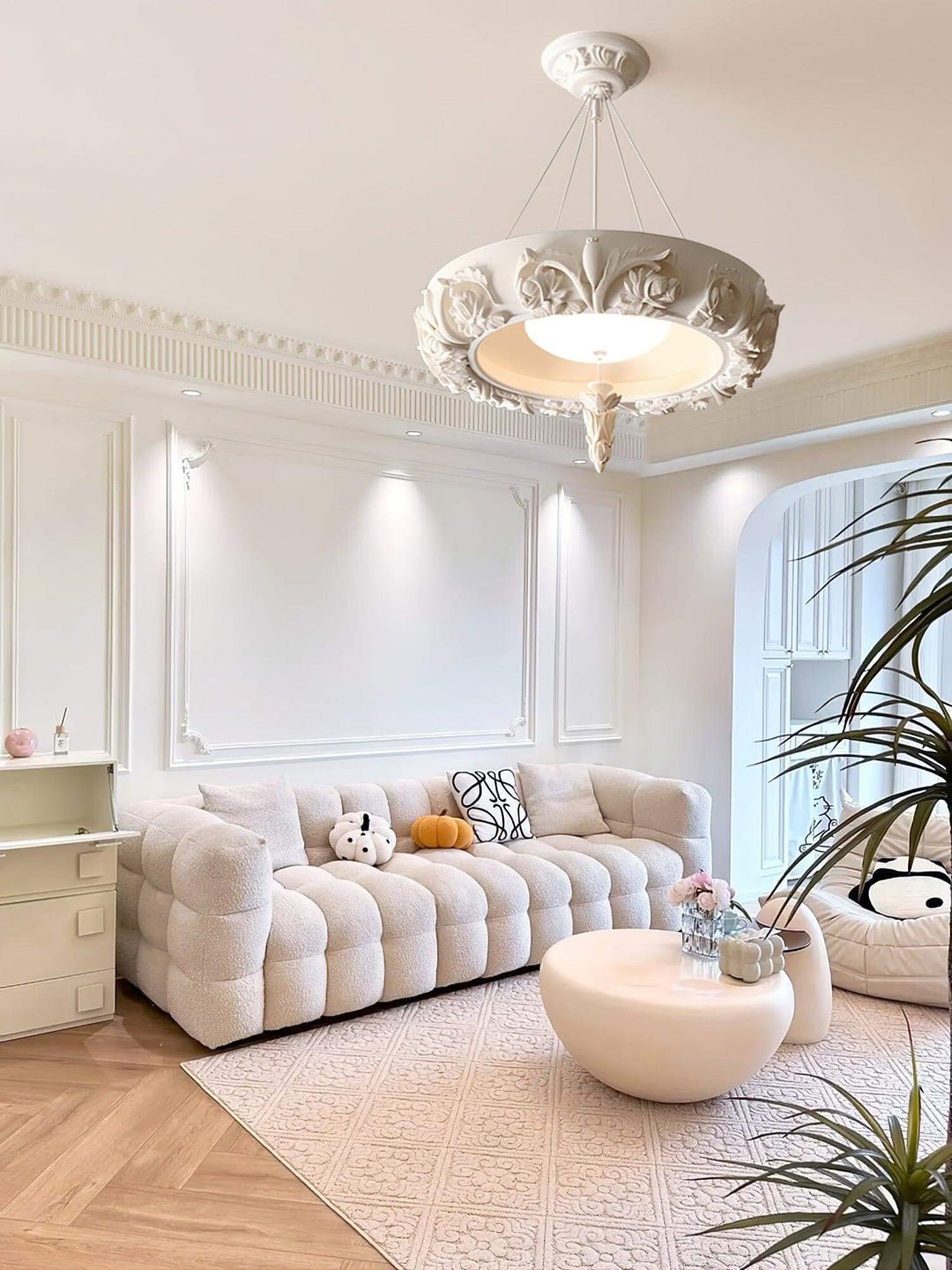 Uvilo Resin Chandelier– French Vintage Resin Dining Pendant