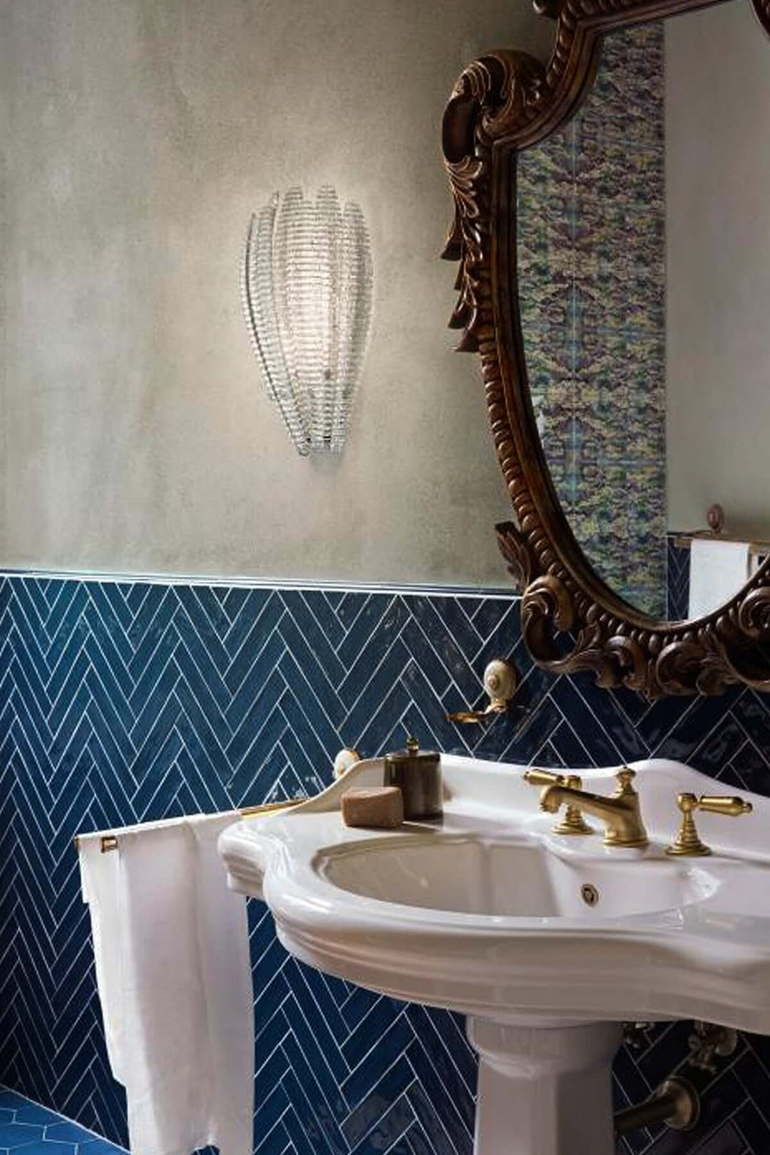 Veliro Wall Sconce - Modern and Minimalist Glass Decorative Fixture