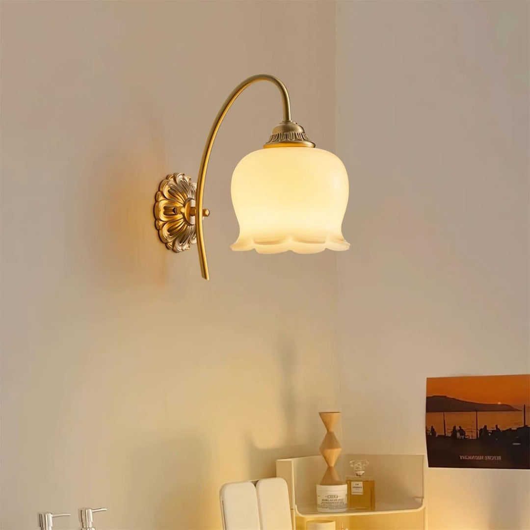 Vintage Mia Wall Lamp - Brass Art Deco Sconce | Vinlighting | Vinlighting
