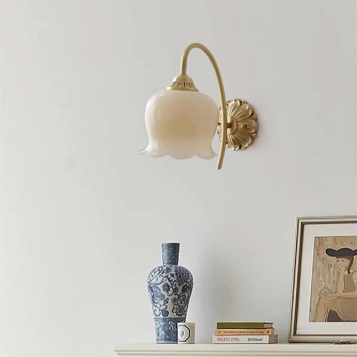 Vintage Mia Wall Lamp - Brass Art Deco Sconce | Vinlighting | Vinlighting