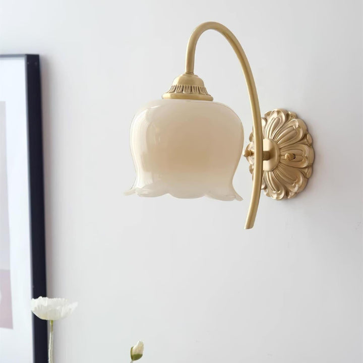Vintage Mia Wall Lamp - Brass Art Deco Sconce | Vinlighting | Vinlighting