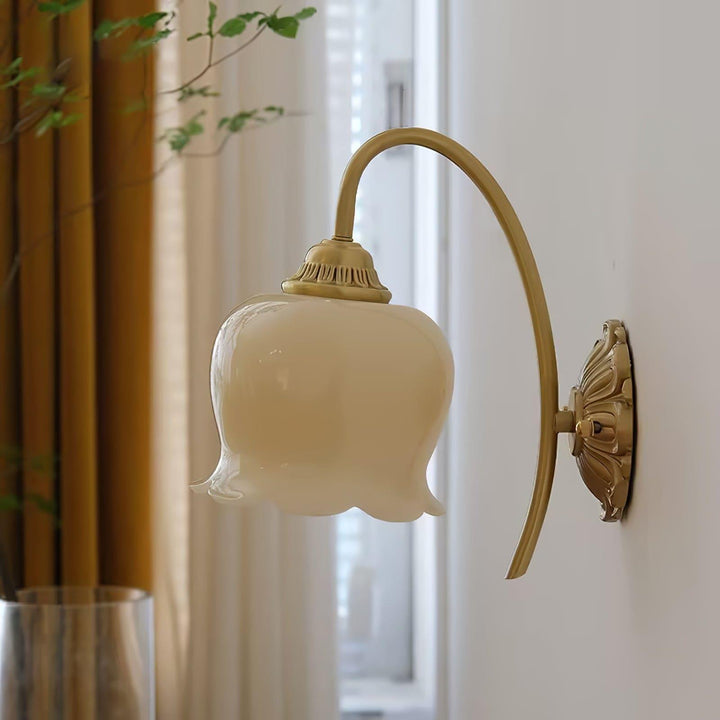 Vintage Mia Wall Lamp - Brass Art Deco Sconce | Vinlighting | Vinlighting
