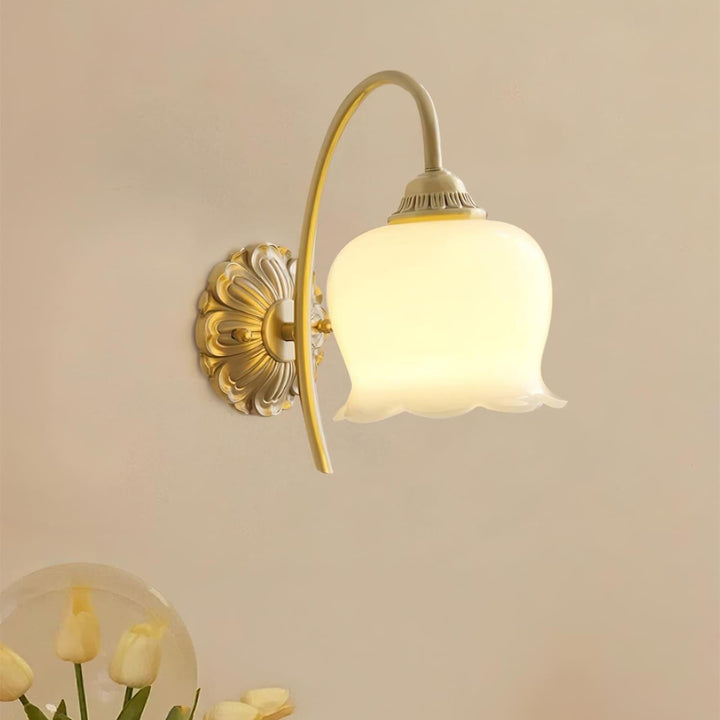 Vintage Mia Wall Lamp - Brass Art Deco Sconce | Vinlighting | Vinlighting