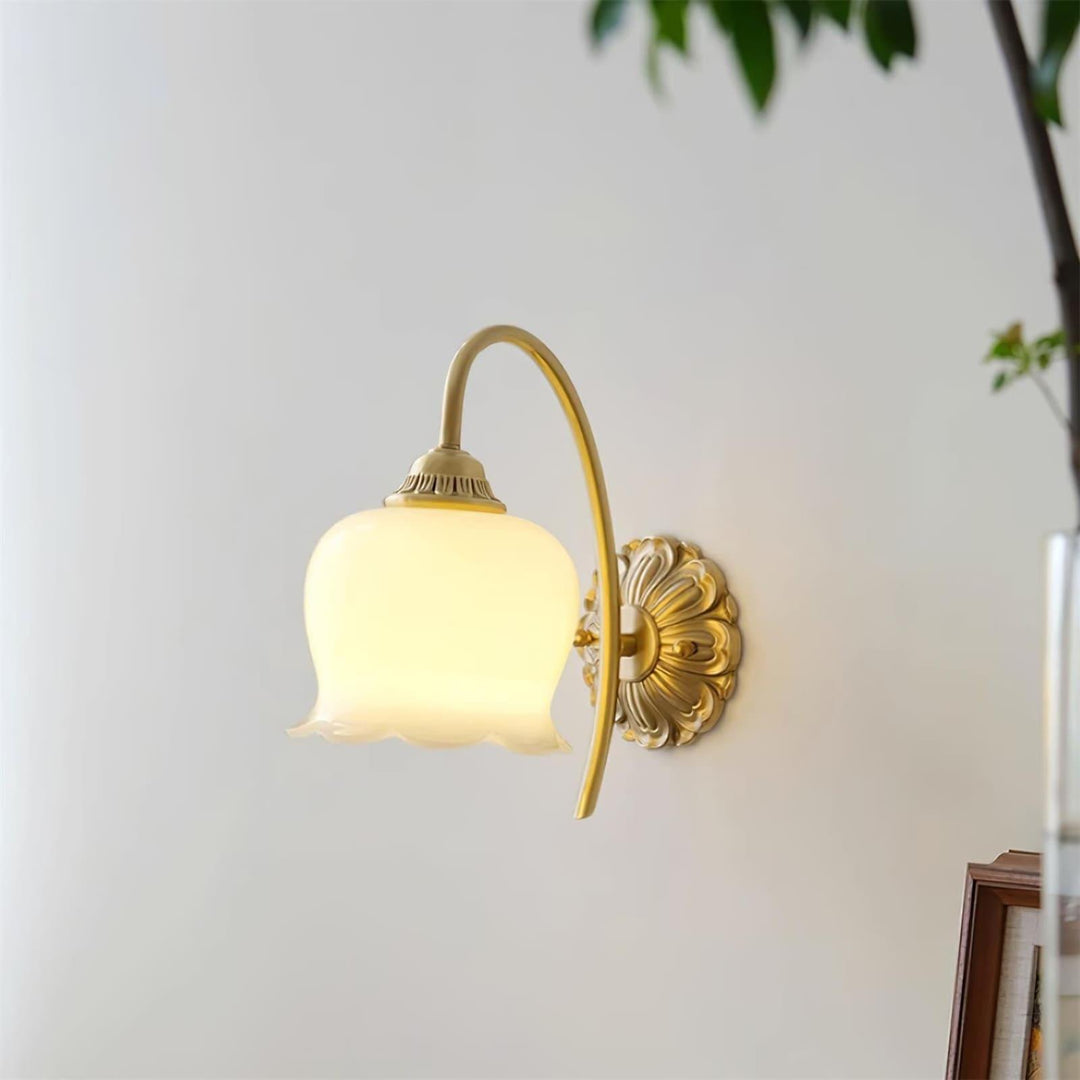 Vintage Mia Wall Lamp - Brass Art Deco Sconce | Vinlighting | Vinlighting