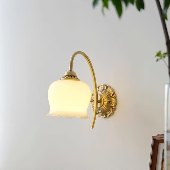 Vintage Mia Wall Lamp - Brass Art Deco Sconce | Vinlighting | Vinlighting