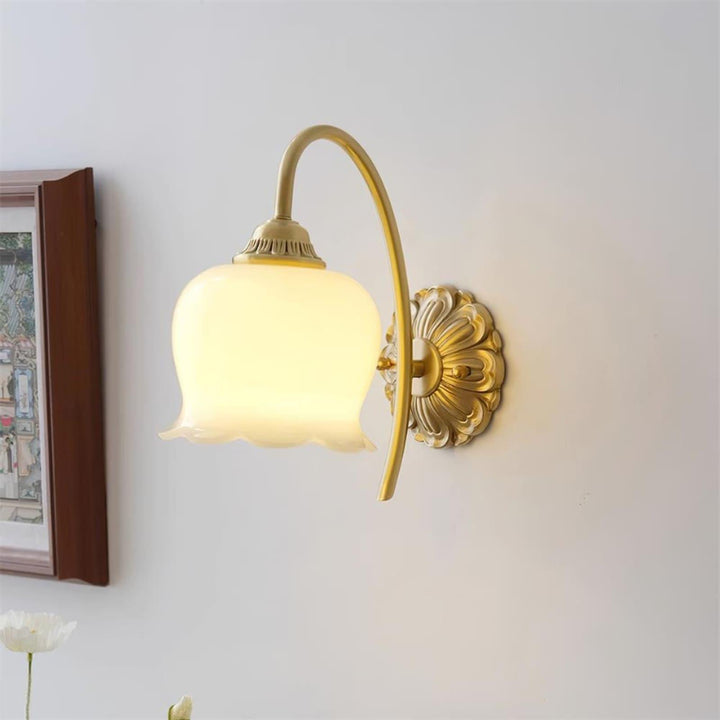 Vintage Mia Wall Lamp - Brass Art Deco Sconce | Vinlighting | Vinlighting