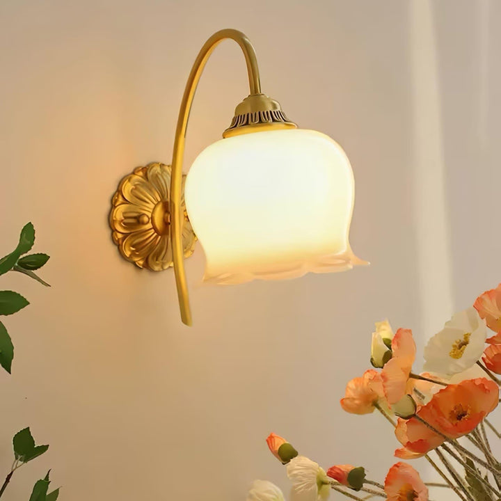 Vintage Mia Wall Lamp - Brass Art Deco Sconce | Vinlighting | Vinlighting