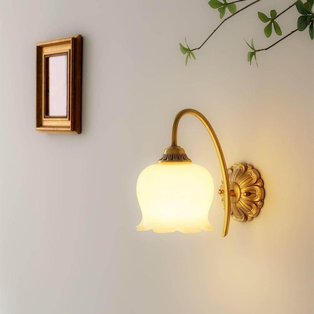 Vintage Mia Wall Lamp - Brass Art Deco Sconce | Vinlighting | Vinlighting