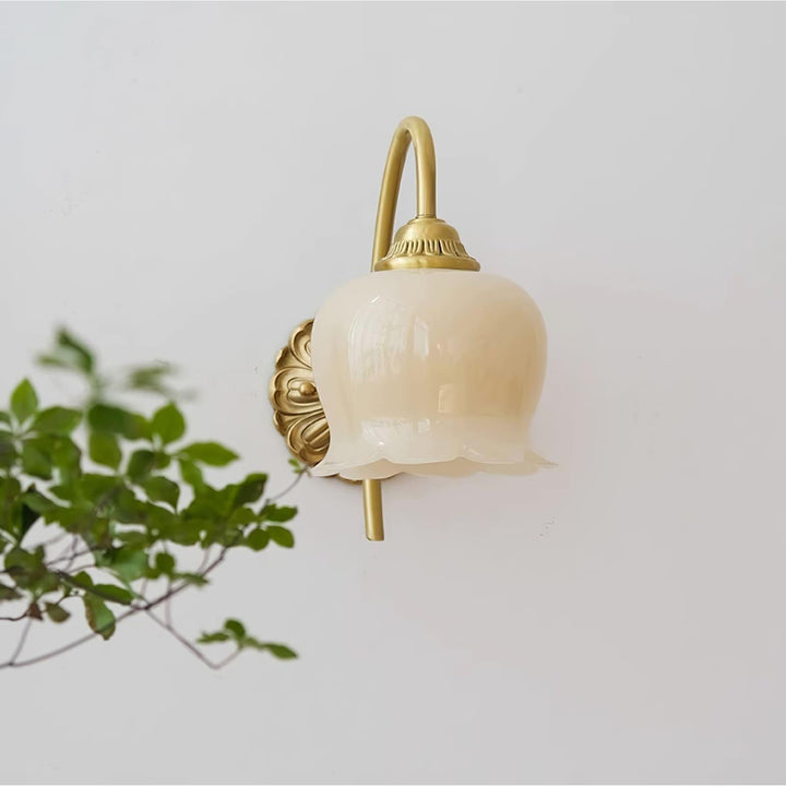 Vintage Mia Wall Lamp - Brass Art Deco Sconce | Vinlighting | Vinlighting