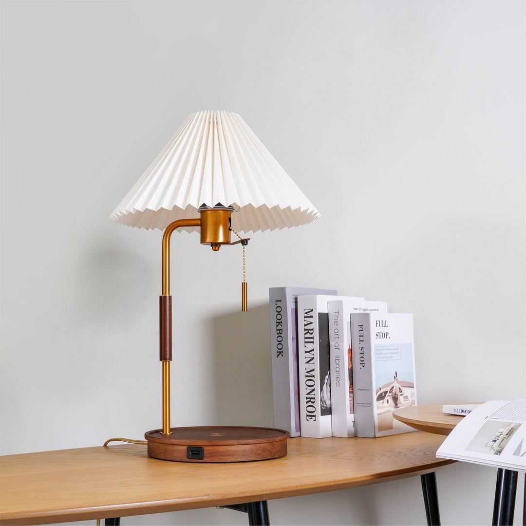 Wooden Retro Table Lamp – Walnut & White | Vinlighting | Vinlighting | Vinlighting