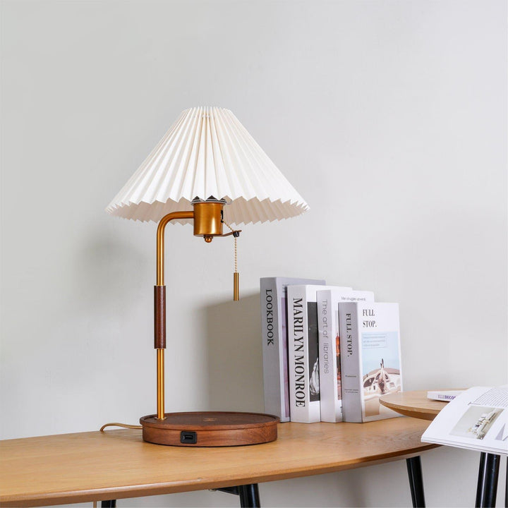 Wooden Retro Table Lamp – Walnut & White | Vinlighting | Vinlighting | Vinlighting