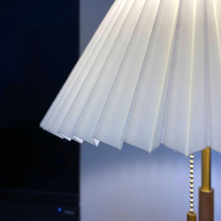 Wooden Retro Table Lamp – Walnut & White | Vinlighting | Vinlighting | Vinlighting