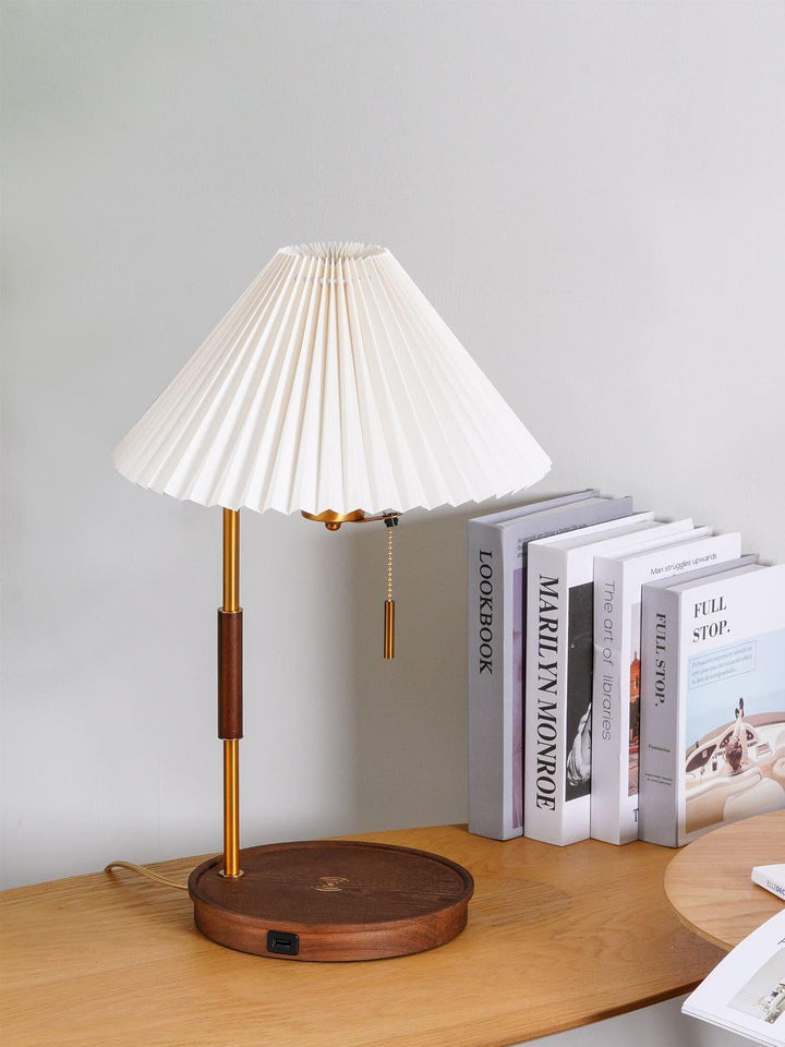 Wooden Retro Table Lamp – Walnut & White | Vinlighting | Vinlighting | Vinlighting