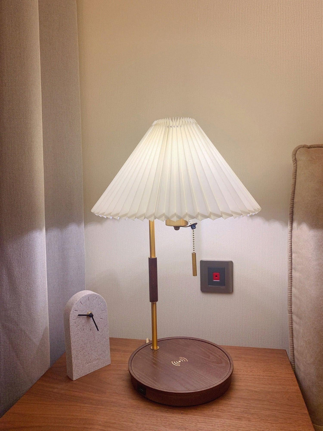 Wooden Retro Table Lamp – Walnut & White | Vinlighting | Vinlighting | Vinlighting