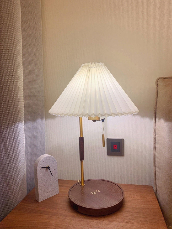 Wooden Retro Table Lamp – Walnut & White | Vinlighting | Vinlighting | Vinlighting