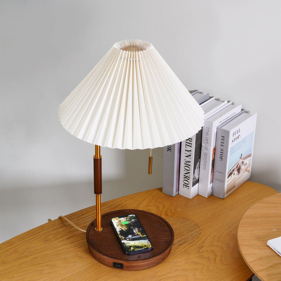 Wooden Retro Table Lamp – Walnut & White | Vinlighting | Vinlighting | Vinlighting