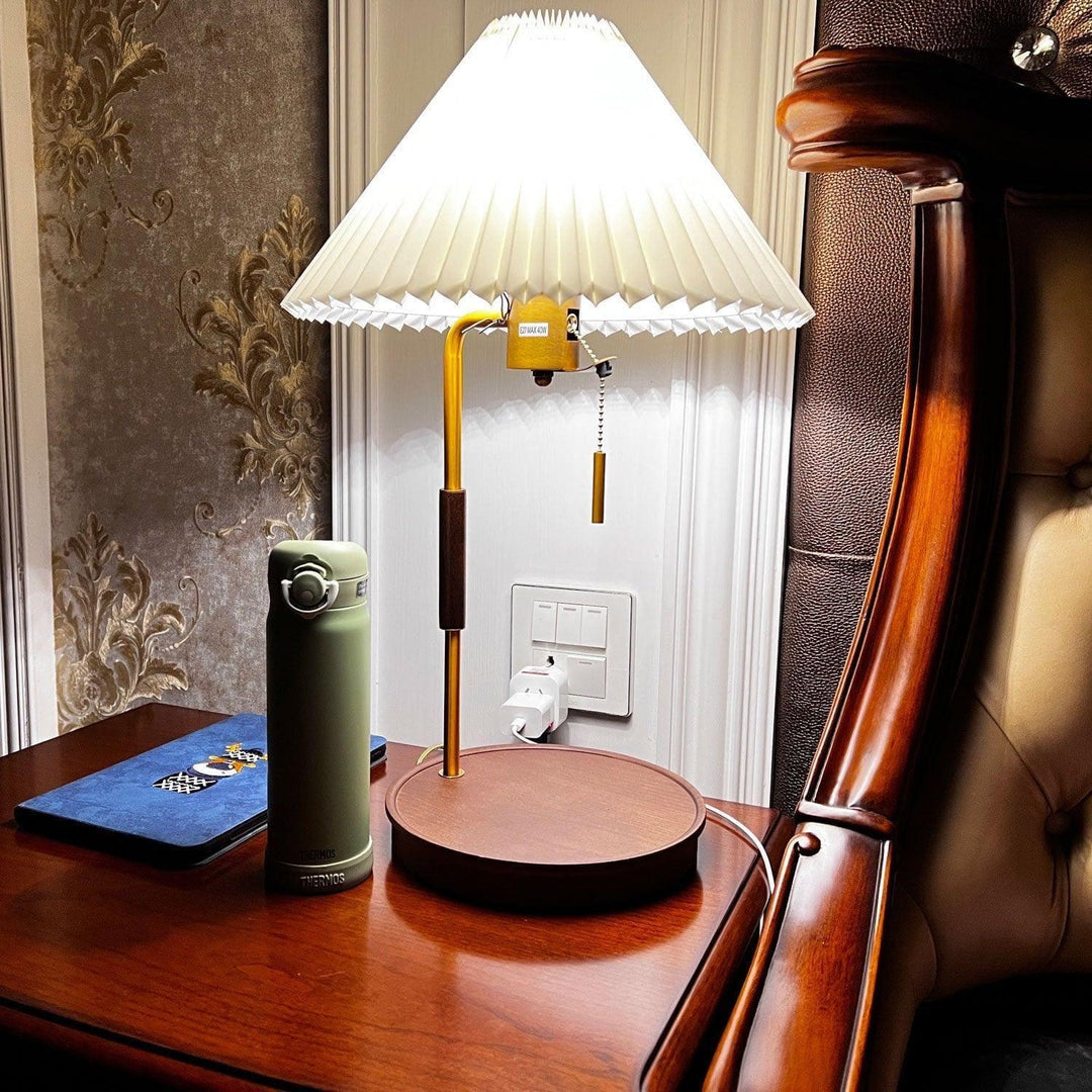 Wooden Retro Table Lamp – Walnut & White | Vinlighting | Vinlighting | Vinlighting