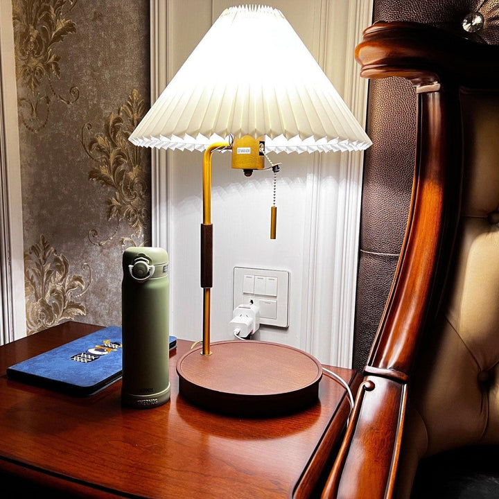 Wooden Retro Table Lamp – Walnut & White | Vinlighting | Vinlighting | Vinlighting