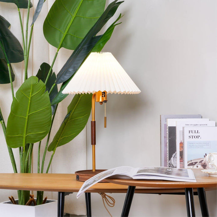 Wooden Retro Table Lamp – Walnut & White | Vinlighting | Vinlighting | Vinlighting