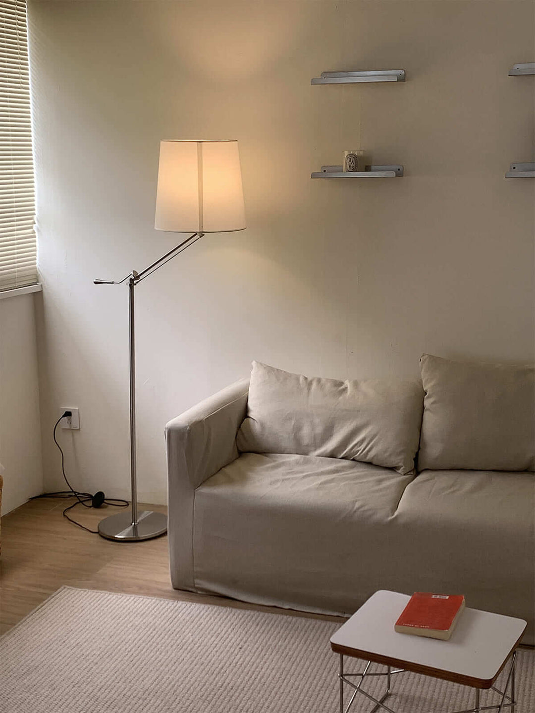 Xindea Floor Lamp – Modern Minimalist Swing-Arm Reading Lamp