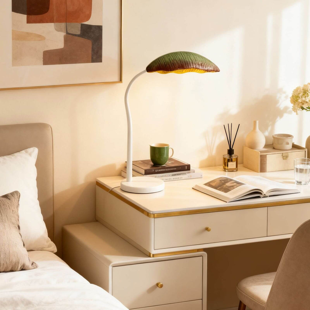 Luvomi Resin Sculpture Table Lamp – Artistic Decorative Light