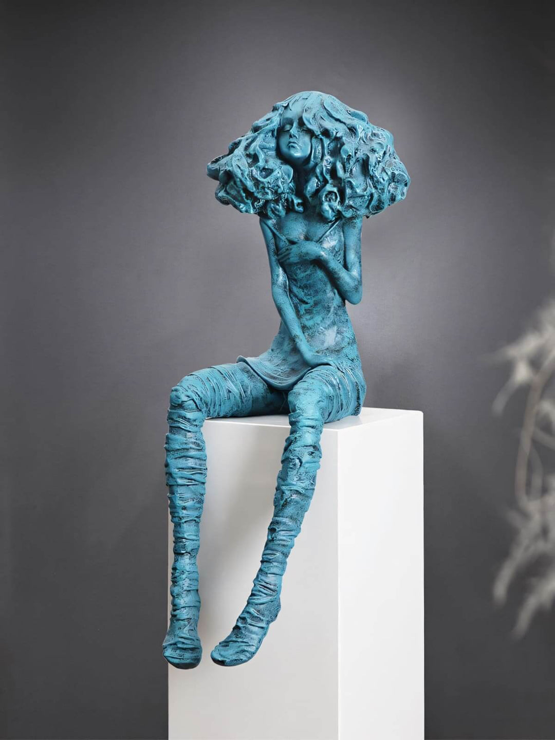 Nuvrion Resin Sculpture – Creative Girl Art Resin Sculpture